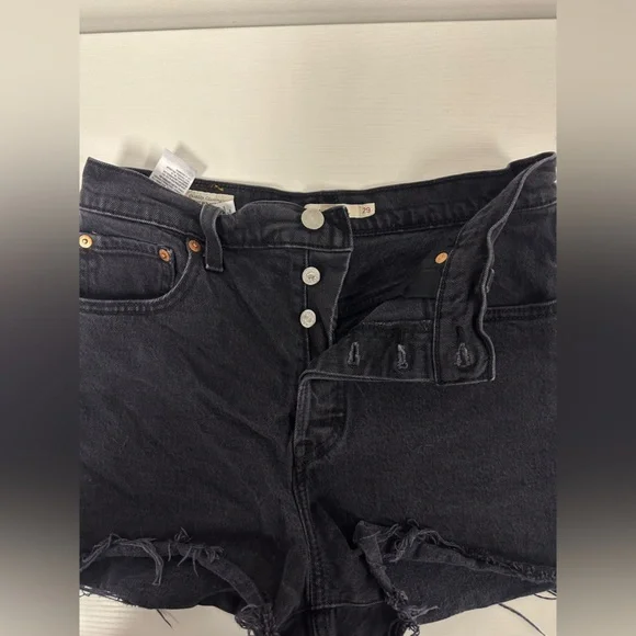 Women's Levi Ribcage Black Denim Shorts Waist Size 29 - Picture 3 of 7